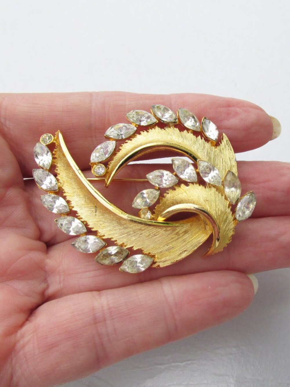 Vintage JJ Jonette Marquise Crystal Rhinestone Swirl LEAF Gold-Tone Brooch Pin